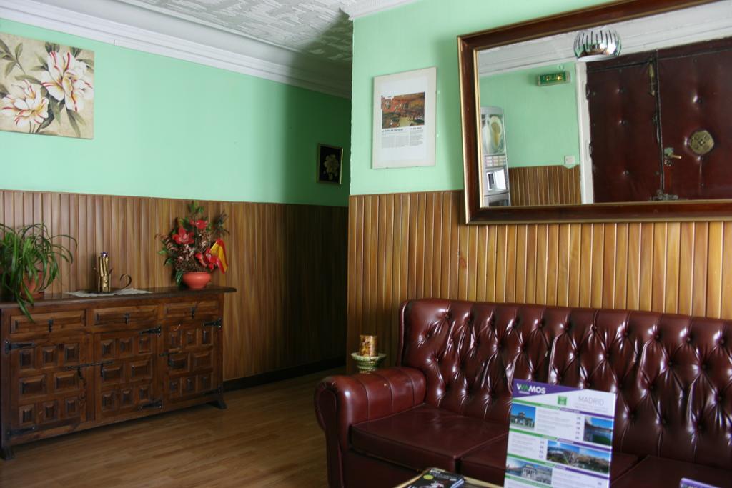 Hostal Madrid Centro Luaran gambar