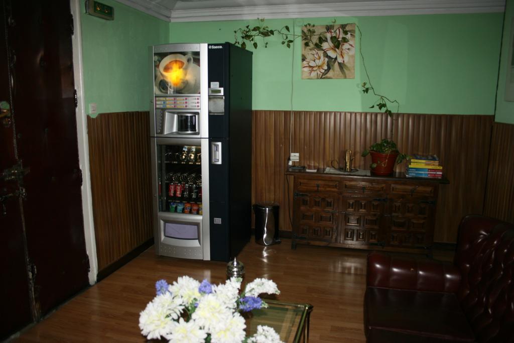 Hostal Madrid Centro Luaran gambar