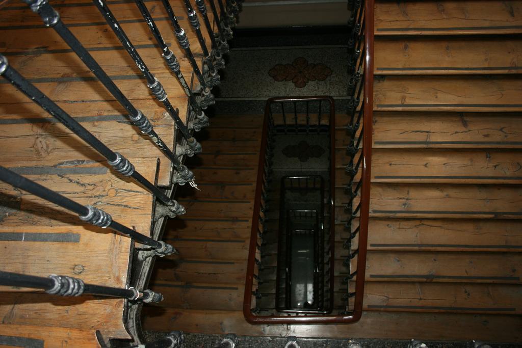 Hostal Madrid Centro Luaran gambar